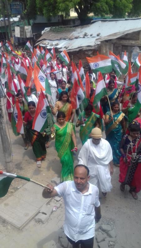 छात्राओं ने निकाला तिरंगा यात्रा